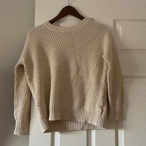 Old Navy Cream Sweater Size Small.